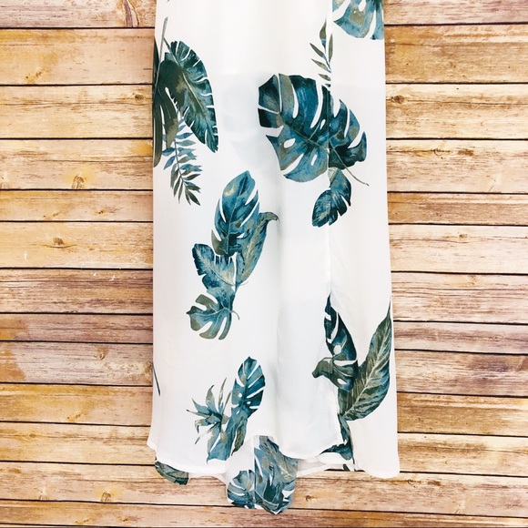 Dress Forum- High Neck Key hole front Maxi - Picture 6 of 7